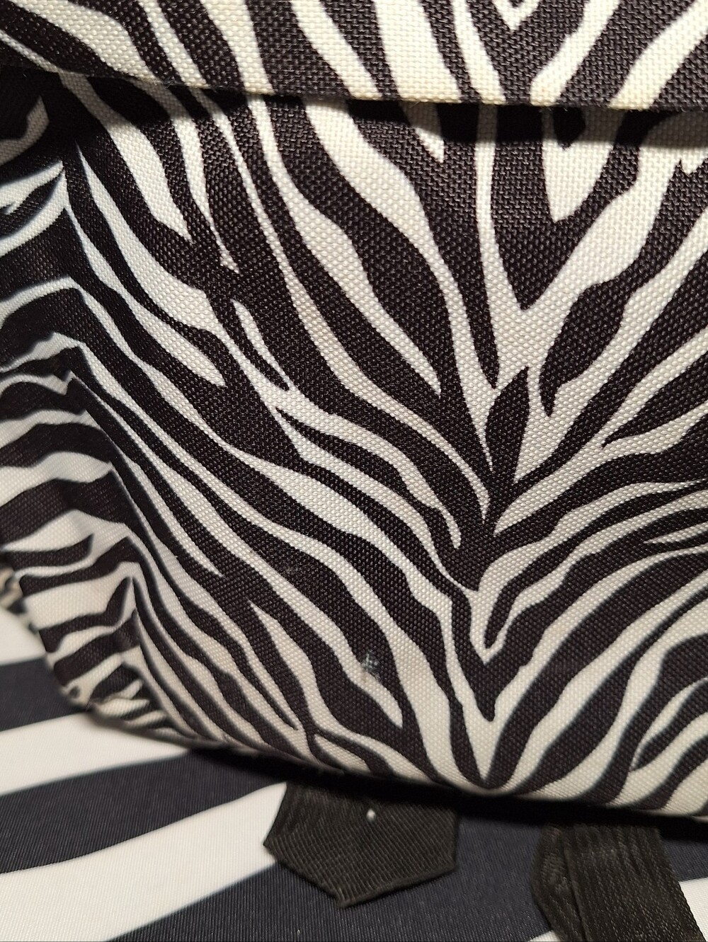 Jansport Backpack Zebra Black White w/ Purple Zipper Pulls - Picture 6 of 14
